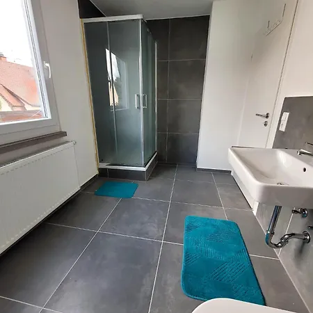 Fischer 2 - Geräumige Monteurs-&ferienwohnung Mit 4 Schlafzimmern - Neu Renoviert Mit Privater Terrasse, Smart-tv&voll Ausgestatteter Küche - Ideal Für Arbeit, Gruppen&familien