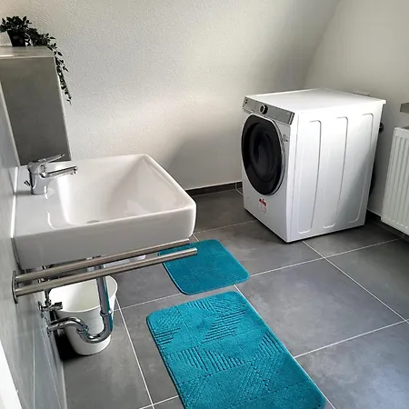 Apartamento Fischer 2 - Geräumige Monteurs-&ferienwohnung Mit 4 Schlafzimmern - Neu Renoviert Mit Privater Terrasse, Smart-tv&voll Ausgestatteter Küche - Ideal Für Arbeit, Gruppen&familien Villingen-Schwenningen