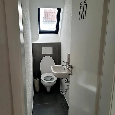 Fischer 2 - Geraeumige Monteurs- & Mit 4 Schlafzimmern - Neu Renoviert Mit Privater Terrasse, Smart-tv & Voll Ausgestatteter Kueche - Ideal Fuer Arbeit, Gruppen & Familien Appartamento *