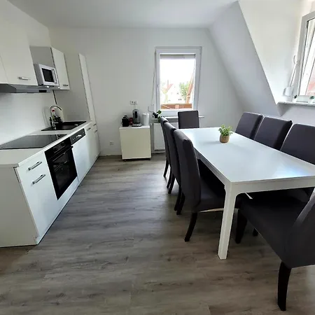 Fischer 2 - Geräumige Monteurs-&ferienwohnung Mit 4 Schlafzimmern - Neu Renoviert Mit Privater Terrasse, Smart-tv&voll Ausgestatteter Küche - Ideal Für Arbeit, Gruppen&familien * Villingen-Schwenningen