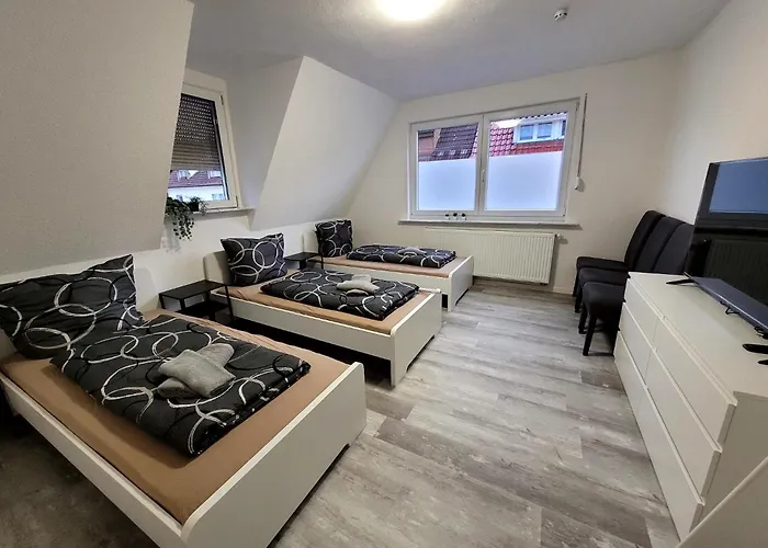 Fischer 2 - Geraeumige Monteurs- & Mit 4 Schlafzimmern - Neu Renoviert Mit Privater Terrasse, Smart-tv & Voll Ausgestatteter Kueche - Ideal Fuer Arbeit, Gruppen & Familien Appartement Villingen-Schwenningen