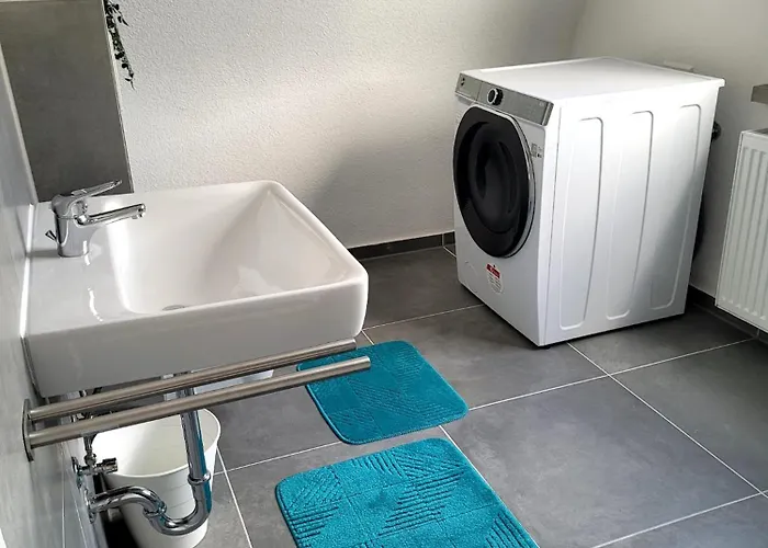 Appartement Fischer 2 - Geraeumige Monteurs- & Mit 4 Schlafzimmern - Neu Renoviert Mit Privater Terrasse, Smart-tv & Voll Ausgestatteter Kueche - Ideal Fuer Arbeit, Gruppen & Familien Villingen-Schwenningen