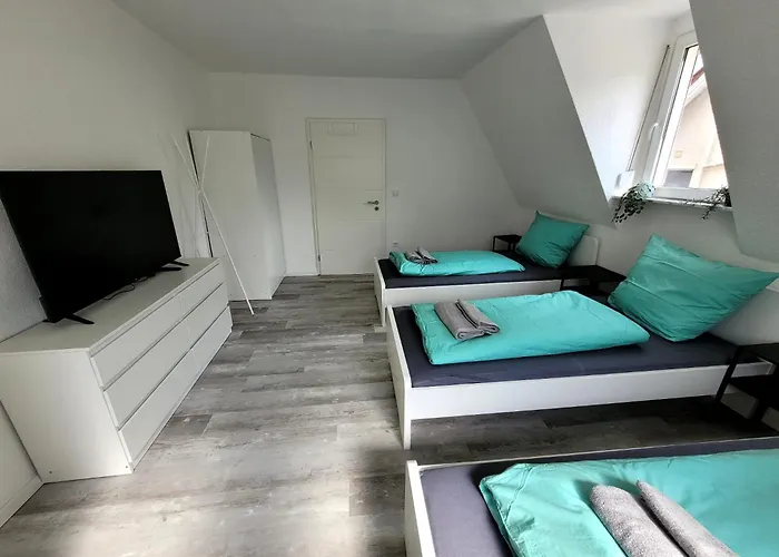 Fischer 2 - Geraeumige Monteurs- & Mit 4 Schlafzimmern - Neu Renoviert Mit Privater Terrasse, Smart-tv & Voll Ausgestatteter Kueche - Ideal Fuer Arbeit, Gruppen & Familien Appartement Villingen-Schwenningen